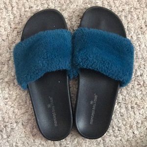 Fluffy Slides Women’s Size 9